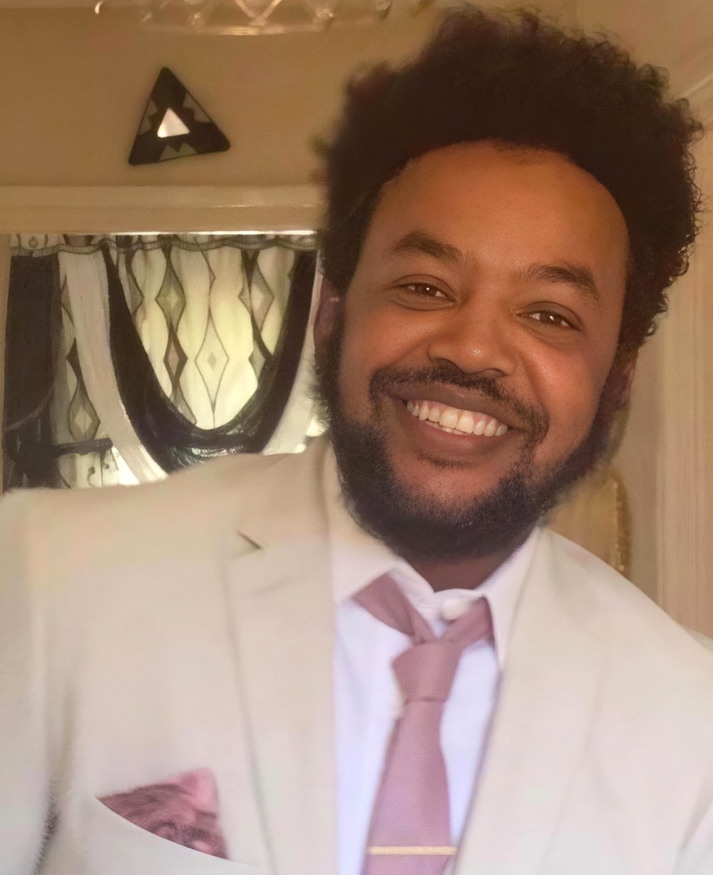 Portrait of Younes Hussein, integrative psychotherapist